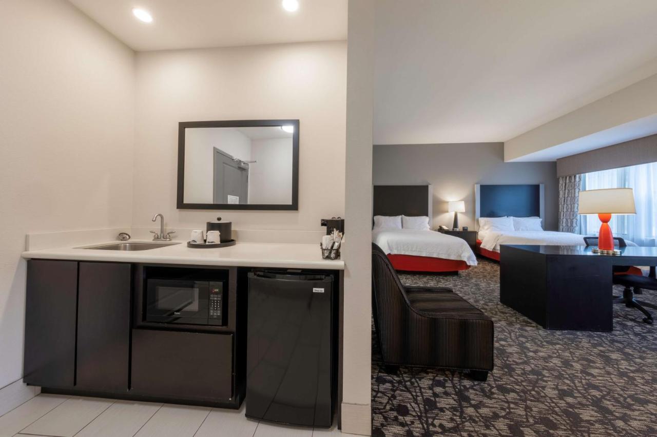 | Hampton Inn & Suites DuPont