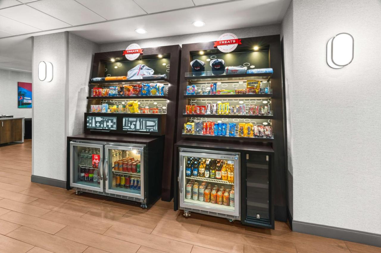 | Hampton Inn Seekonk