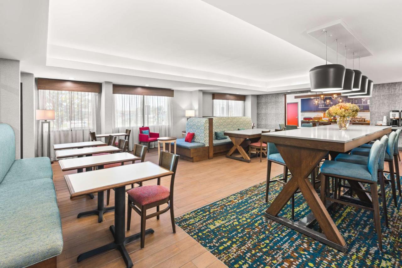 | Hampton Inn Seekonk