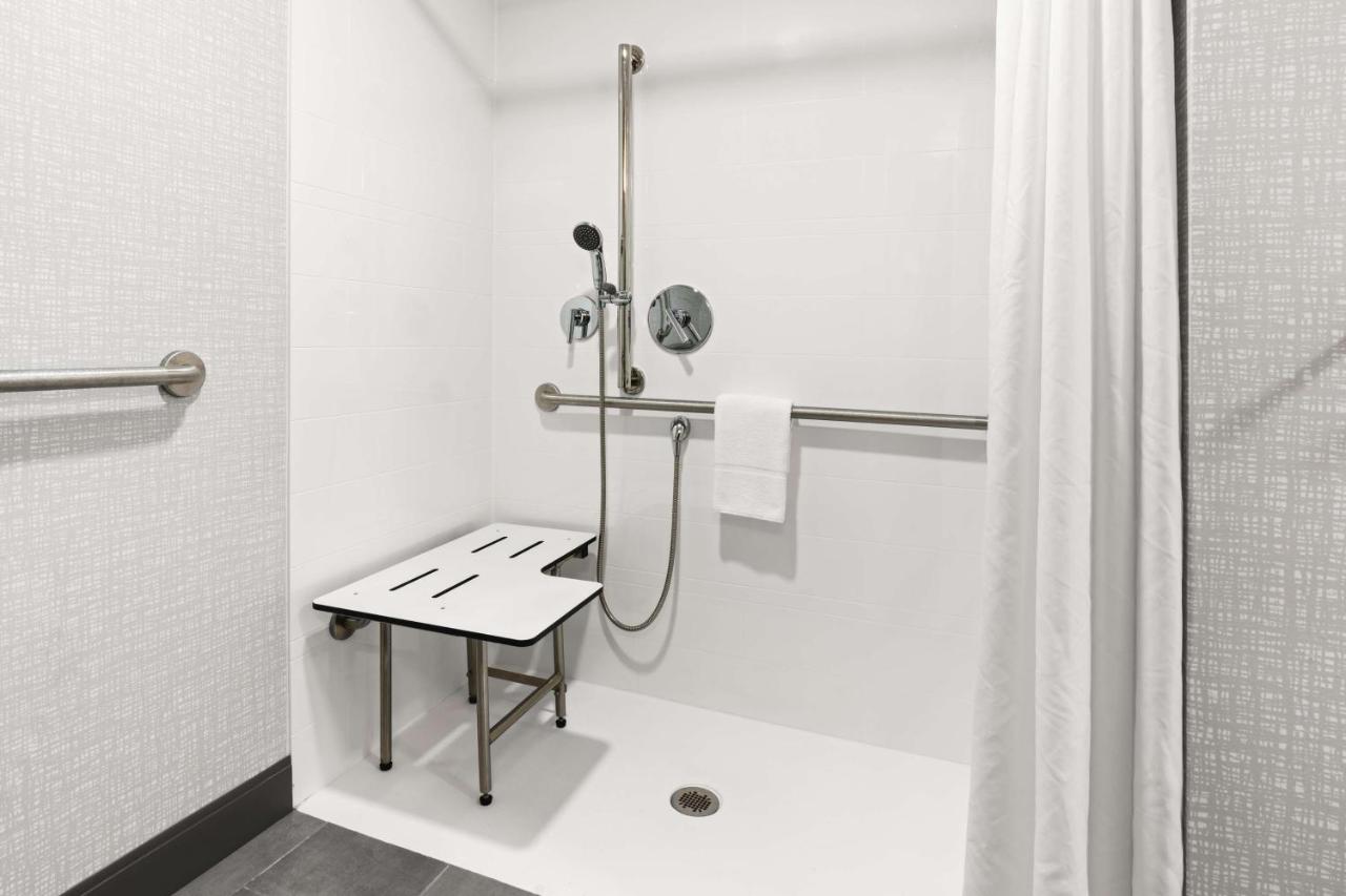 | Hampton Inn Seekonk