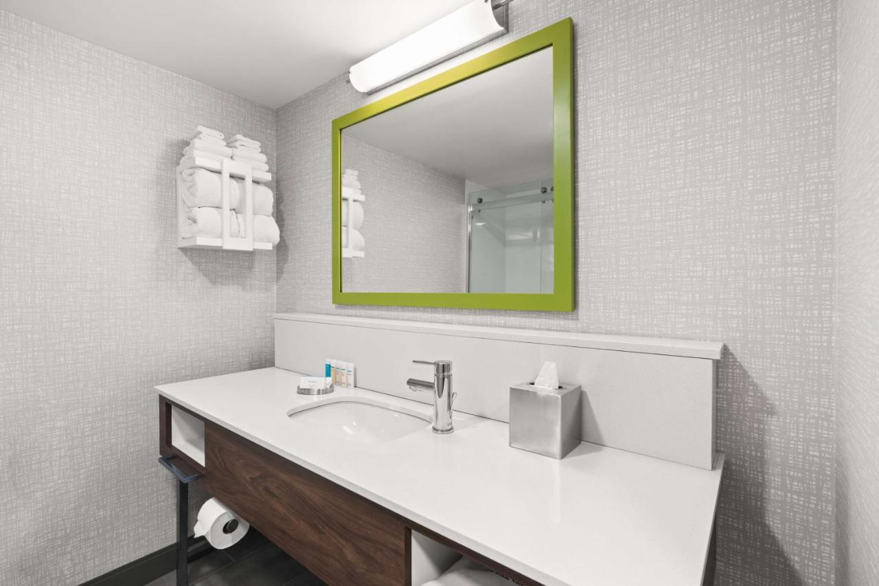 | Hampton Inn Seekonk