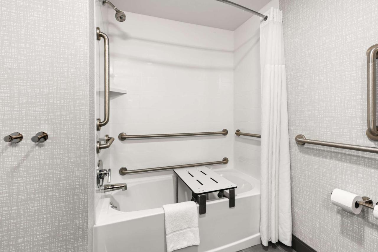 | Hampton Inn Seekonk