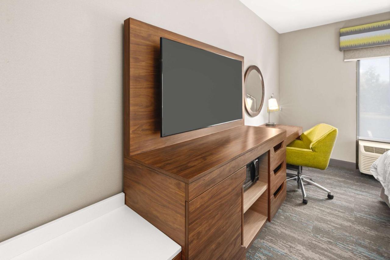 | Hampton Inn Seekonk