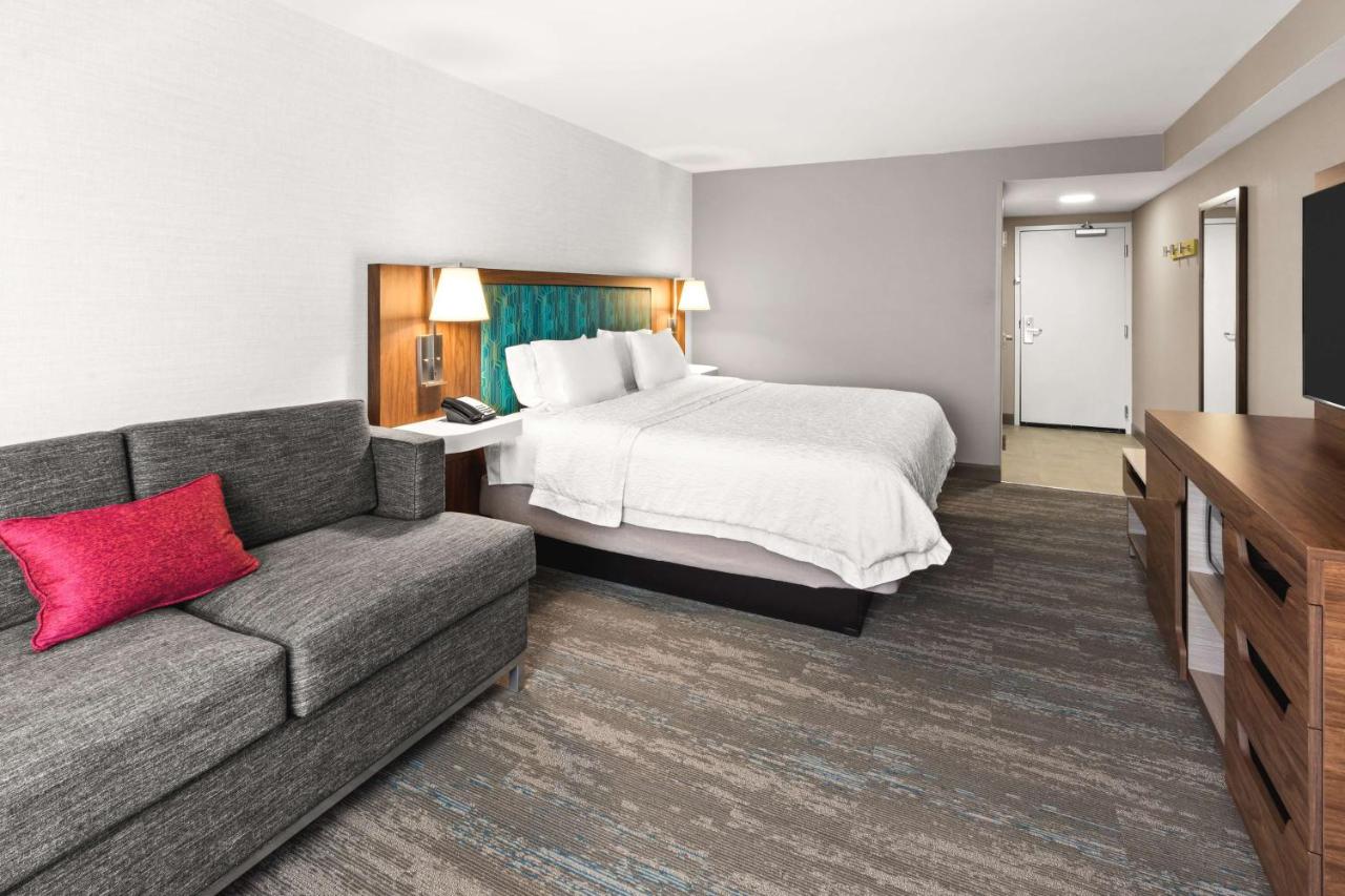 | Hampton Inn Seekonk
