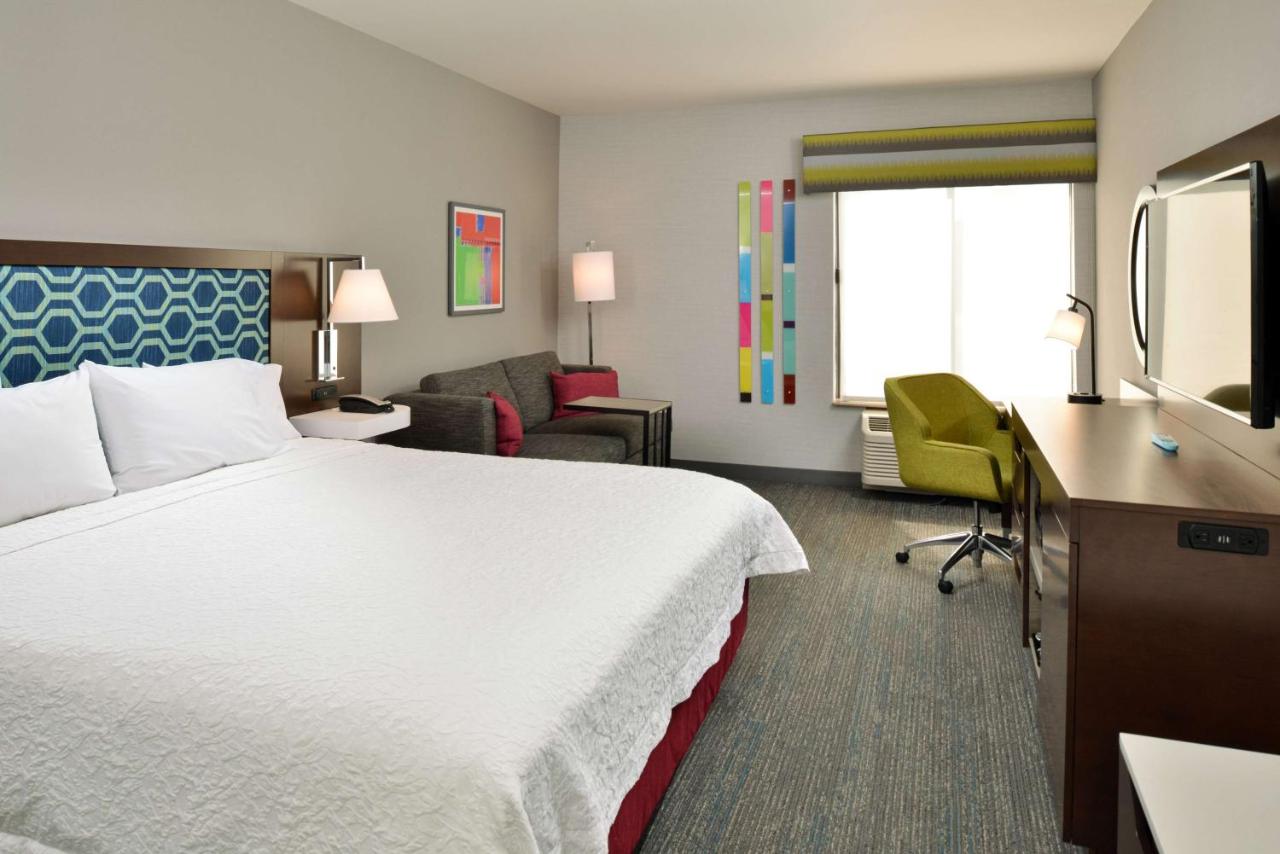 King Study with Sofa Bed - Non-Smoking at Hampton Inn San Francisco-Daly City