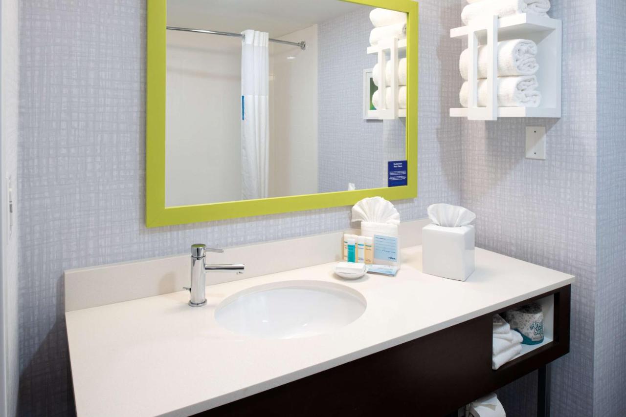 King Room - Non-Smoking at Hampton Inn San Francisco-Daly City