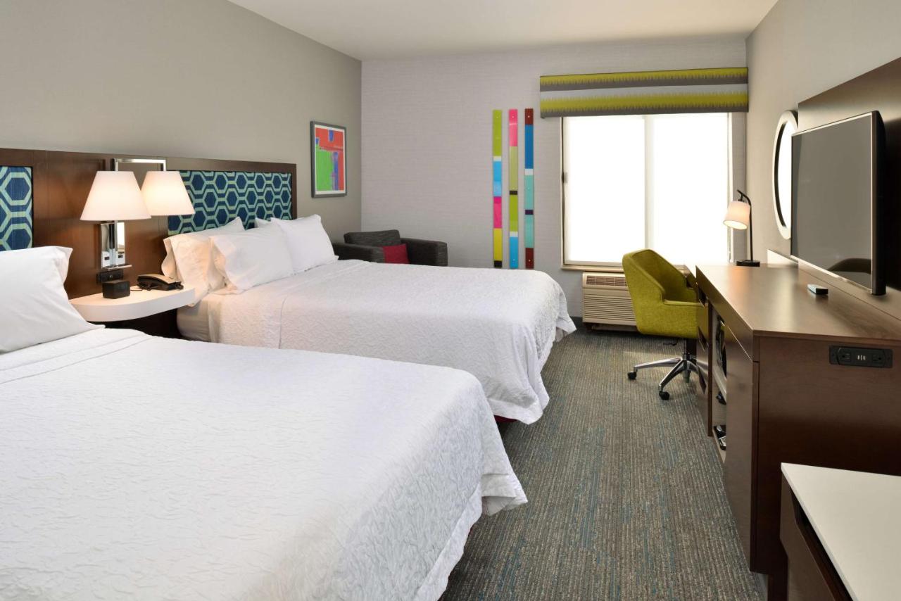 Non-Smoking Queen Room with Two Beds at Hampton Inn San Francisco-Daly City