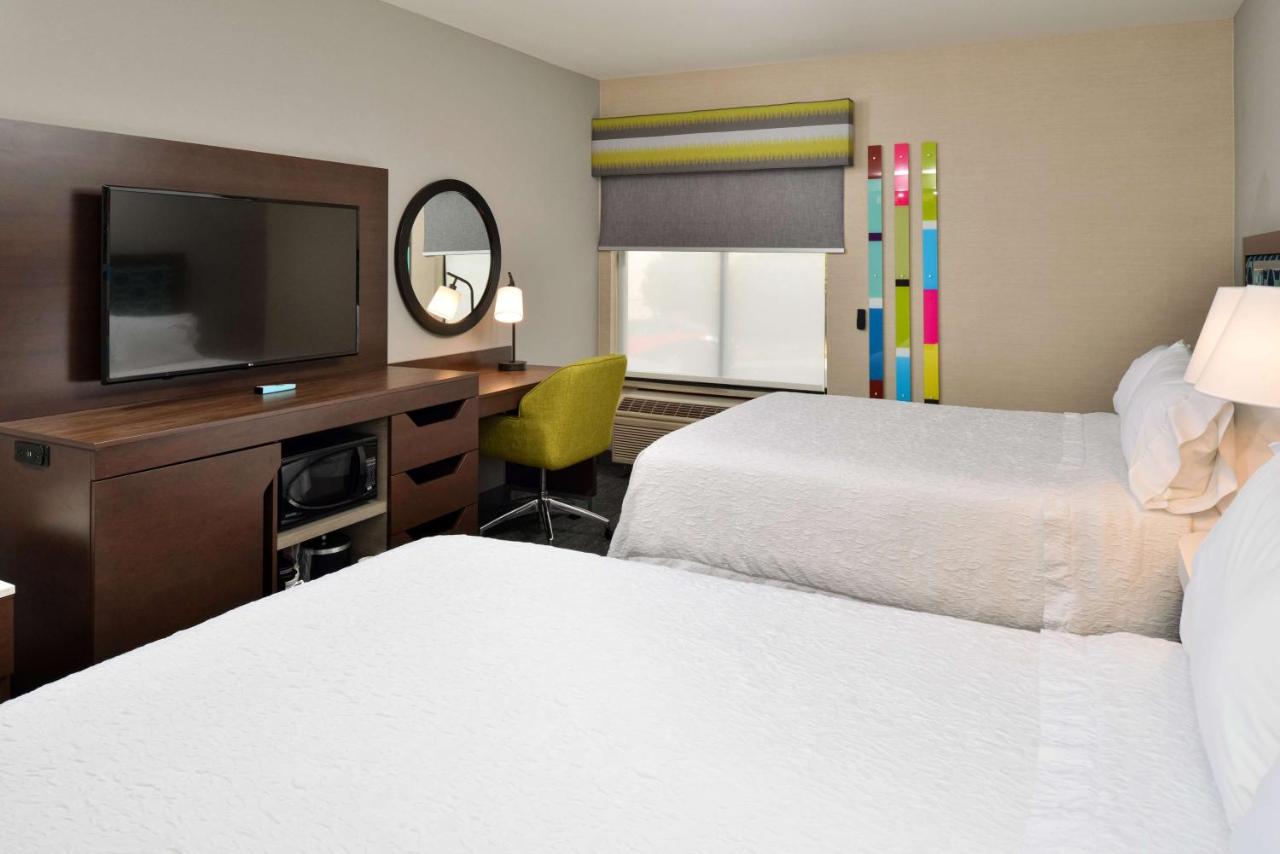 Non-Smoking Queen Room with Two Beds at Hampton Inn San Francisco-Daly City
