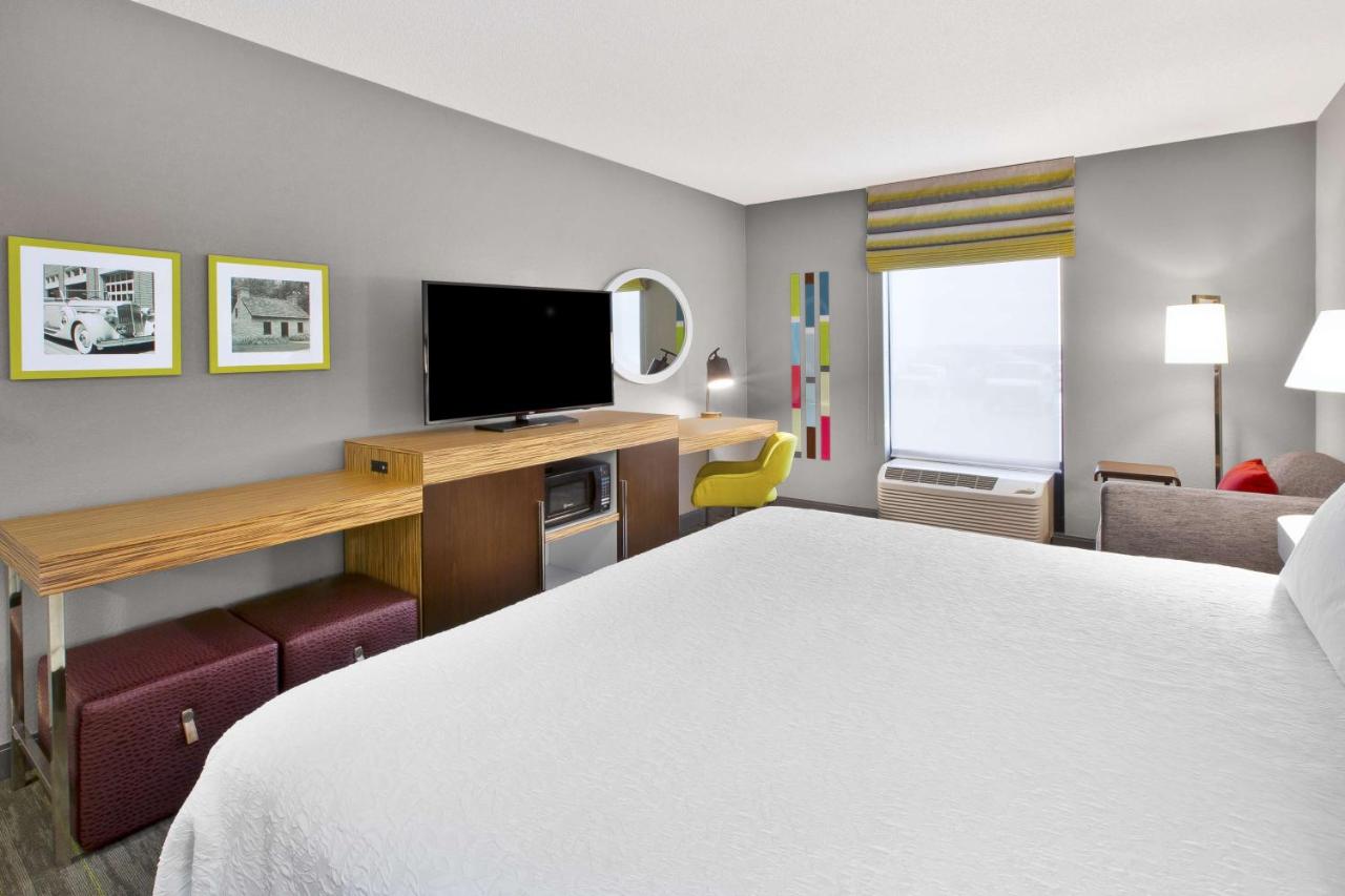 King Room - Disability Access/Roll-in Shower at Hampton Inn & Suites Springboro/Dayton Area South