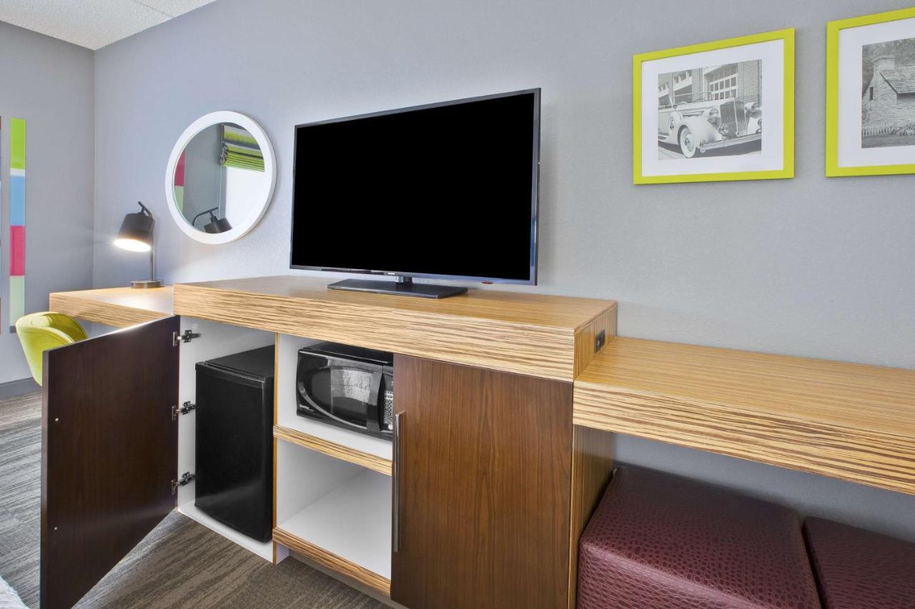 Queen Room with Two Queen Beds and Sofa Bed - Non-Smoking at Hampton Inn & Suites Springboro/Dayton Area South