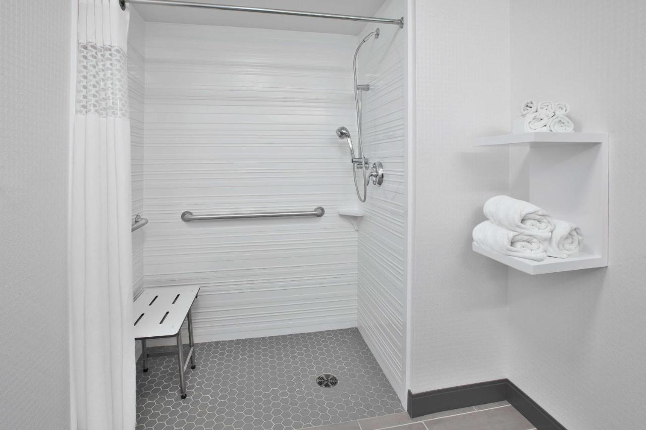 King Room - Disability Access/Roll-in Shower at Hampton Inn & Suites Springboro/Dayton Area South