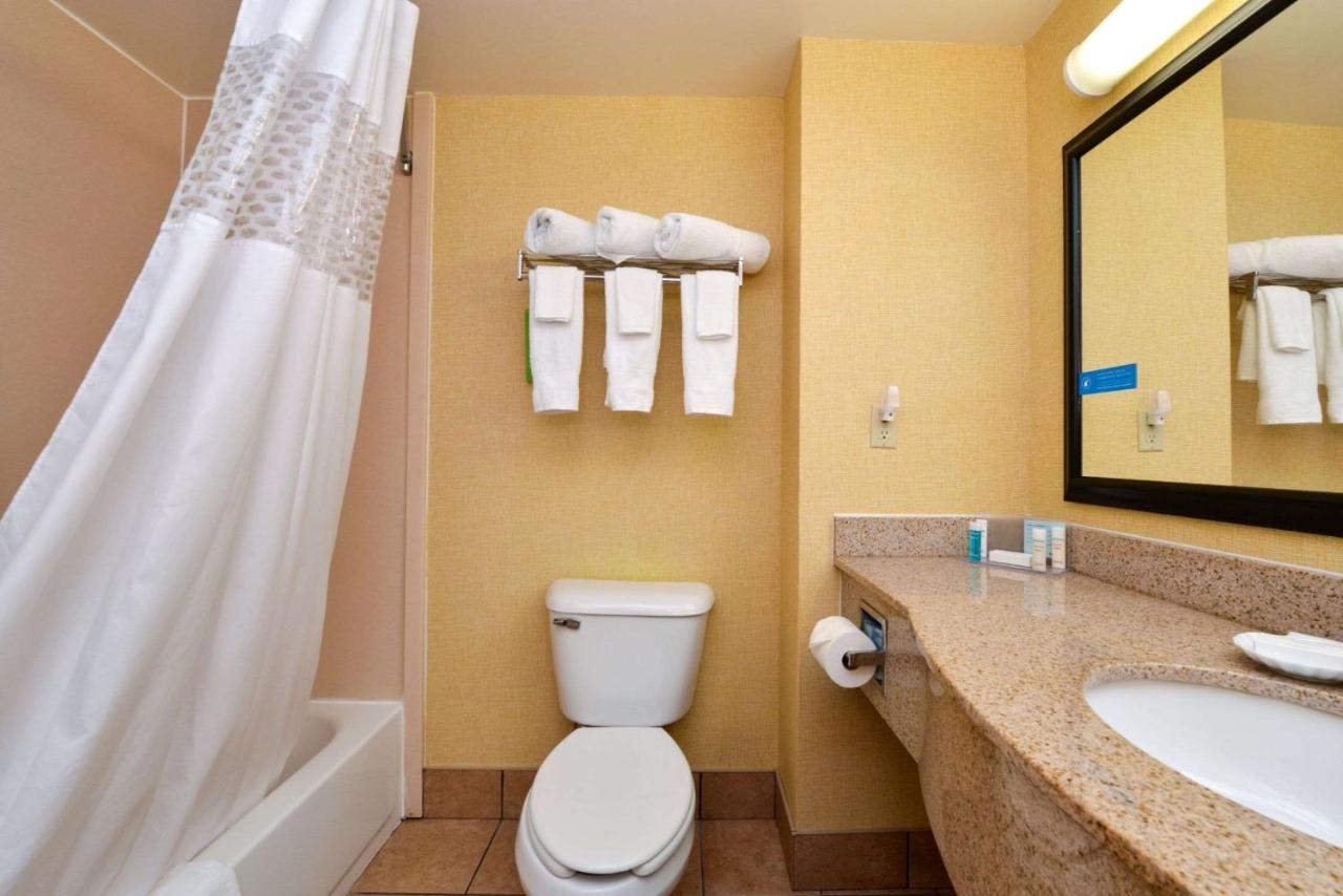 King Studio with Sofa Bed - Non-Smoking at Hampton Inn & Suites Springboro/Dayton Area South