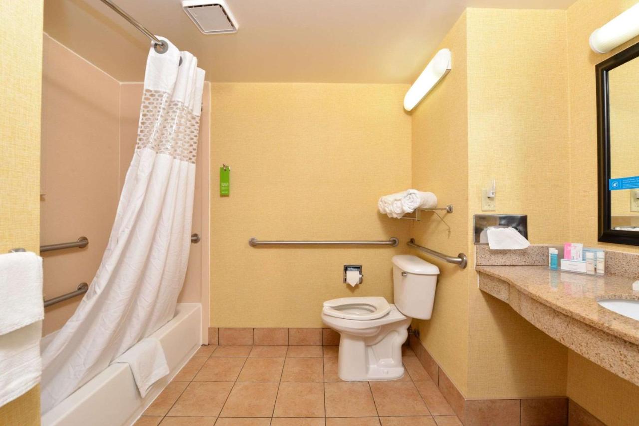 Queen Room with Two Queen Beds - Hearing Accessible/Non-Smoking at Hampton Inn & Suites Springboro/Dayton Area South