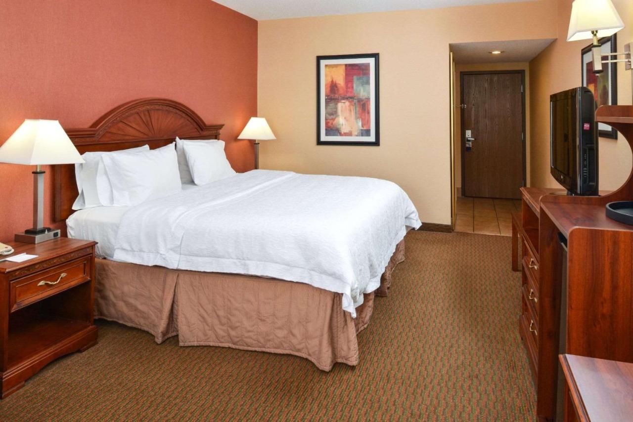 King Room - Disability Access/Roll-in Shower at Hampton Inn & Suites Springboro/Dayton Area South