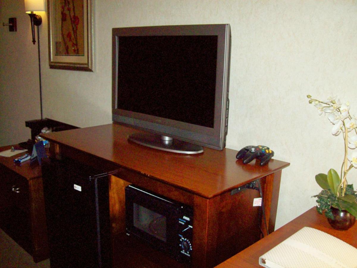 King Room - Non-Smoking at Hampton Inn Sidney