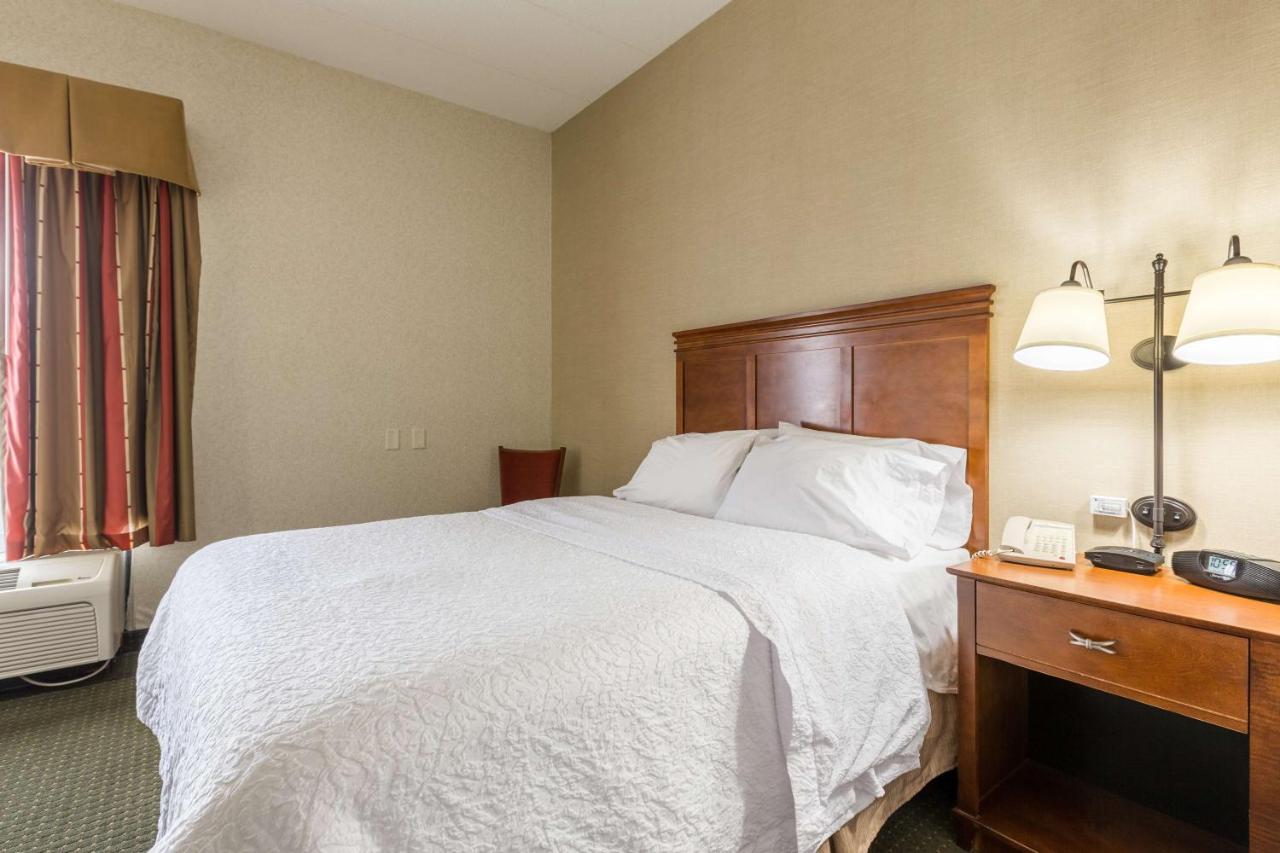 Queen Room with Two Queen Beds - Hearing Accessible at Hampton Inn Sidney