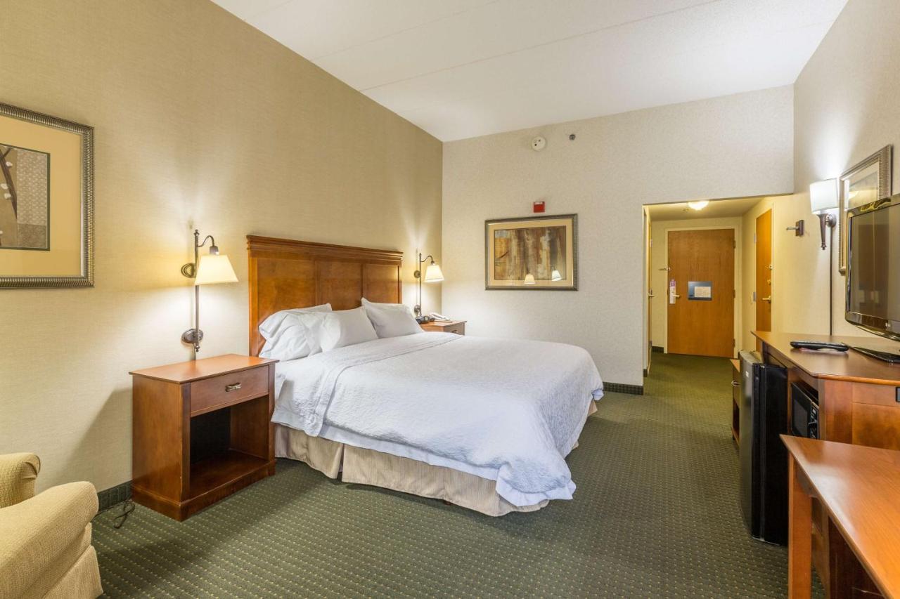 King Room - Disability Access/Non-Smoking at Hampton Inn Sidney