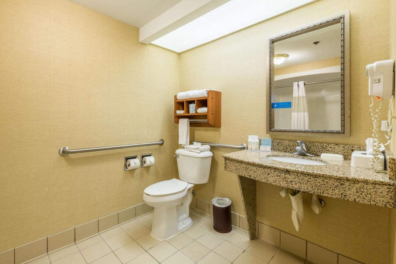King Room - Disability Access/Non-Smoking at Hampton Inn Sidney