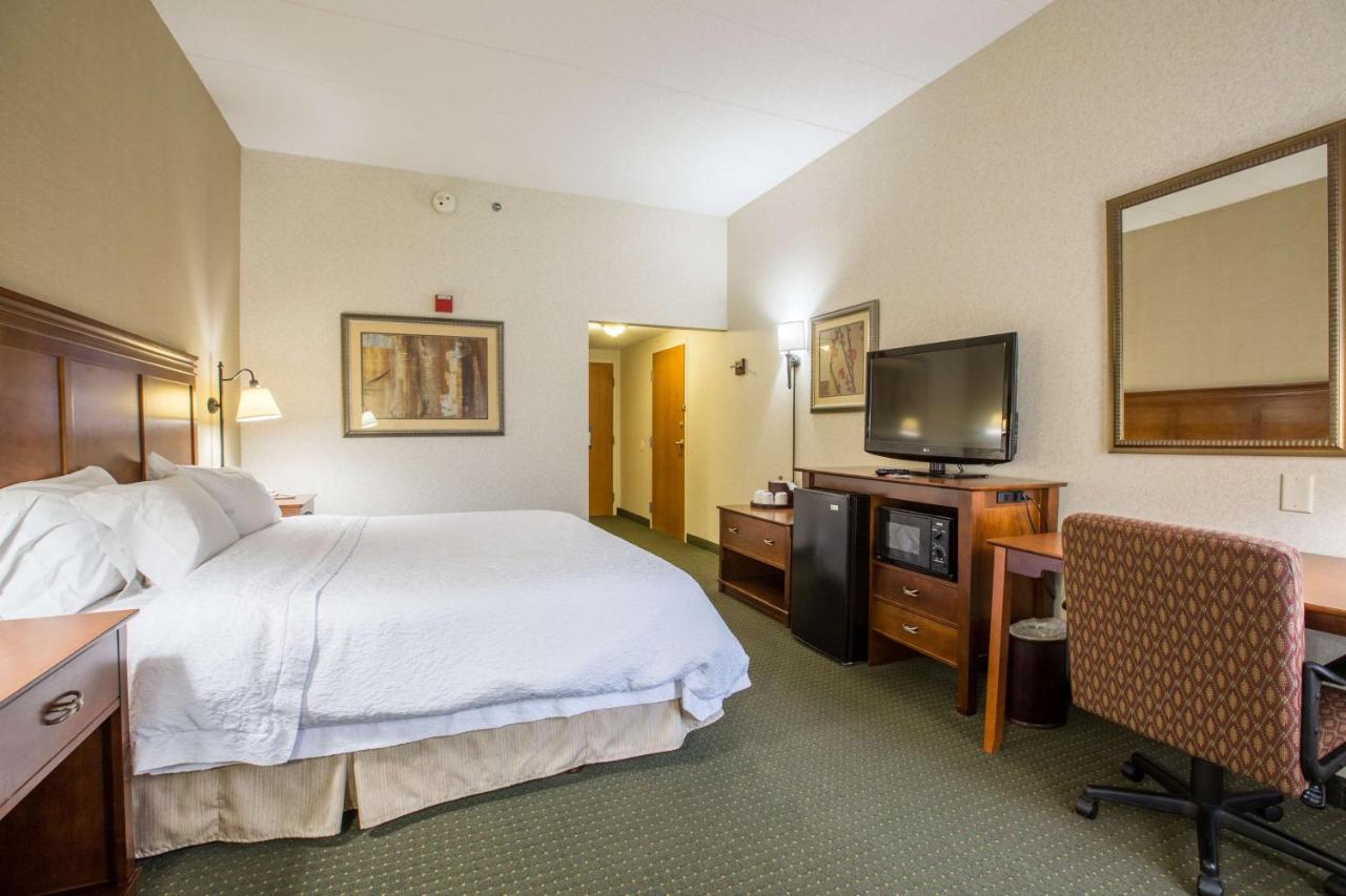King Room - Disability Access/Non-Smoking at Hampton Inn Sidney