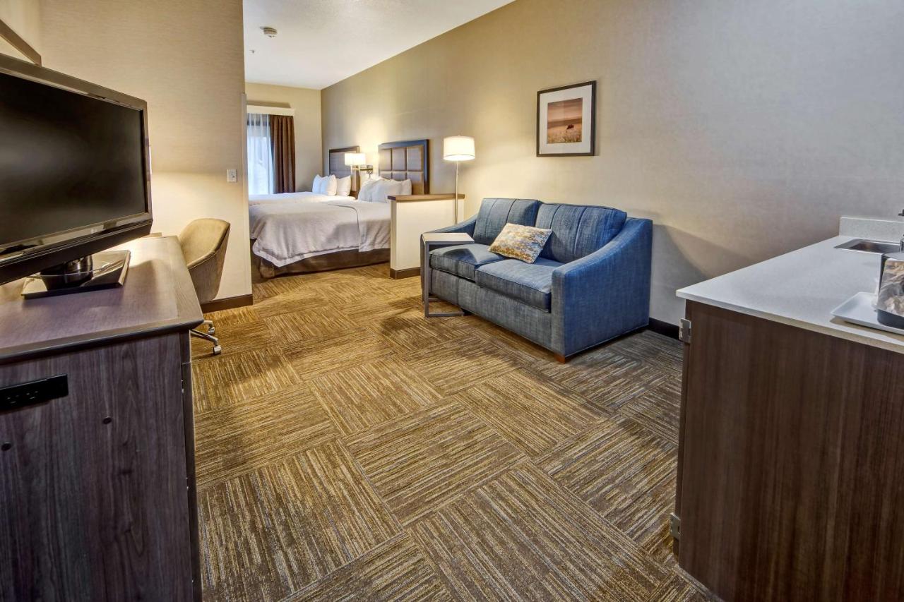 Queen Suite with Sofa Bed at Hampton Inn Salt Lake City/Layton