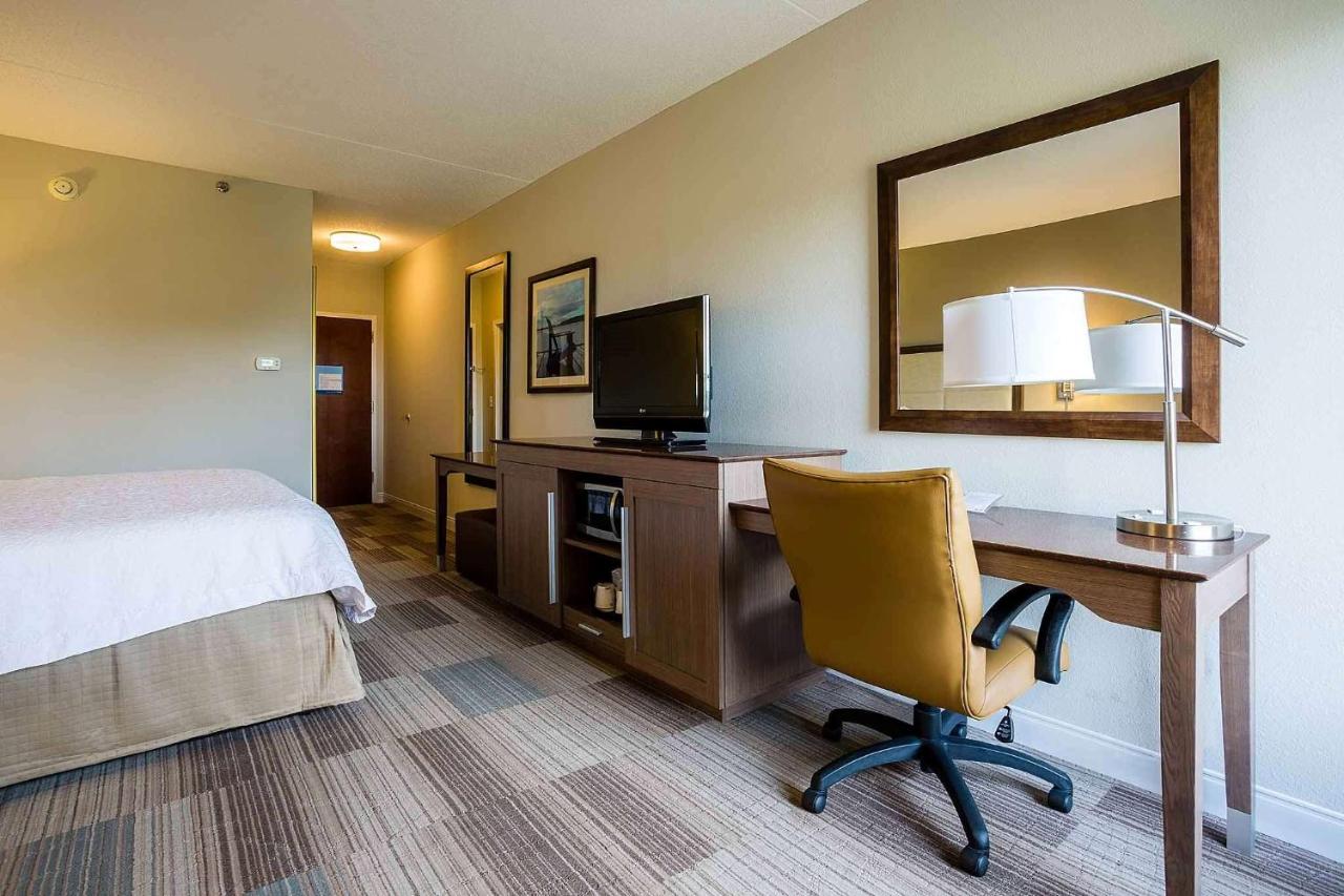 Standard King Room with Fridge at Hampton Inn Somerset