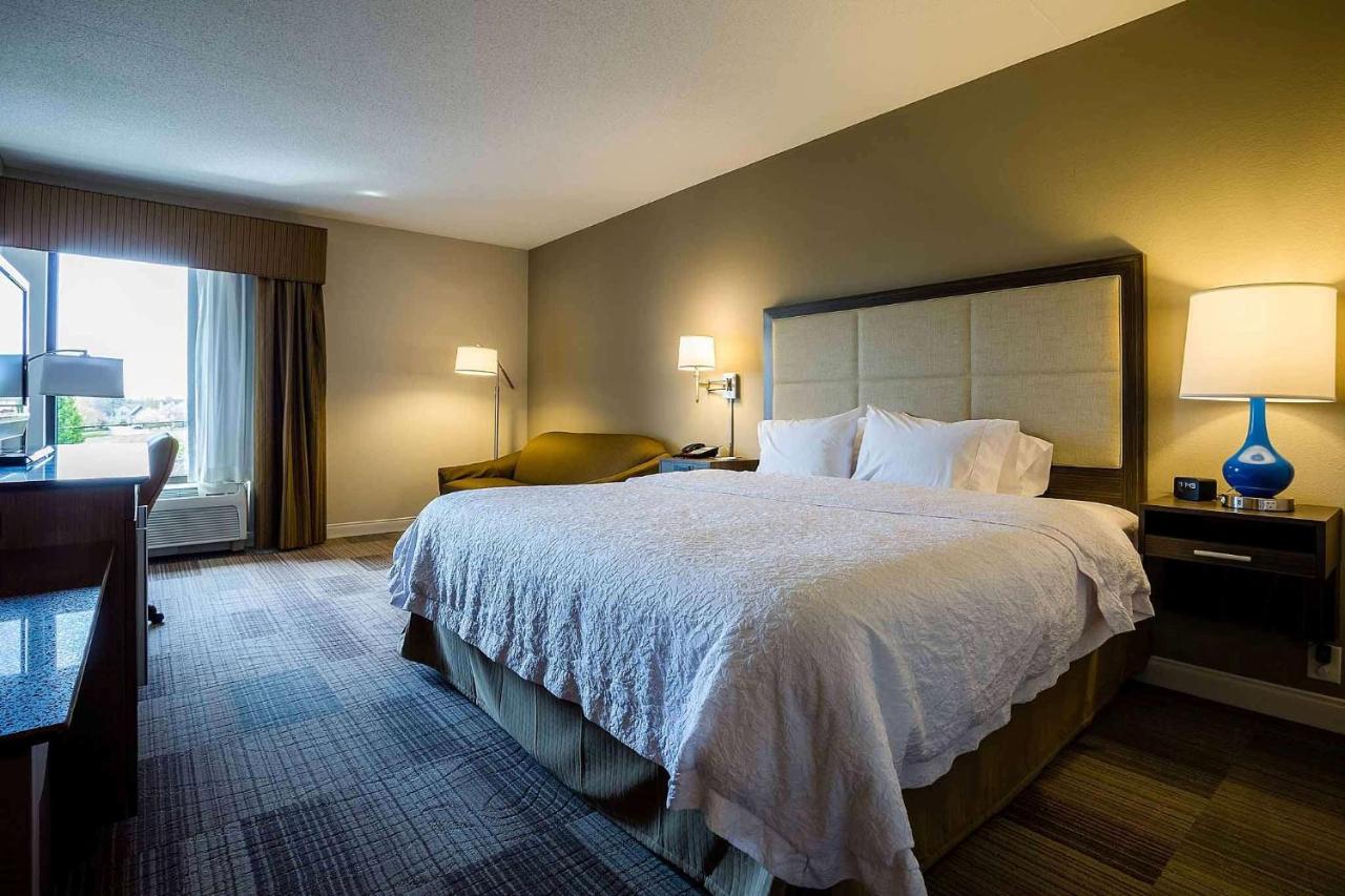 Standard King Room with Fridge at Hampton Inn Somerset