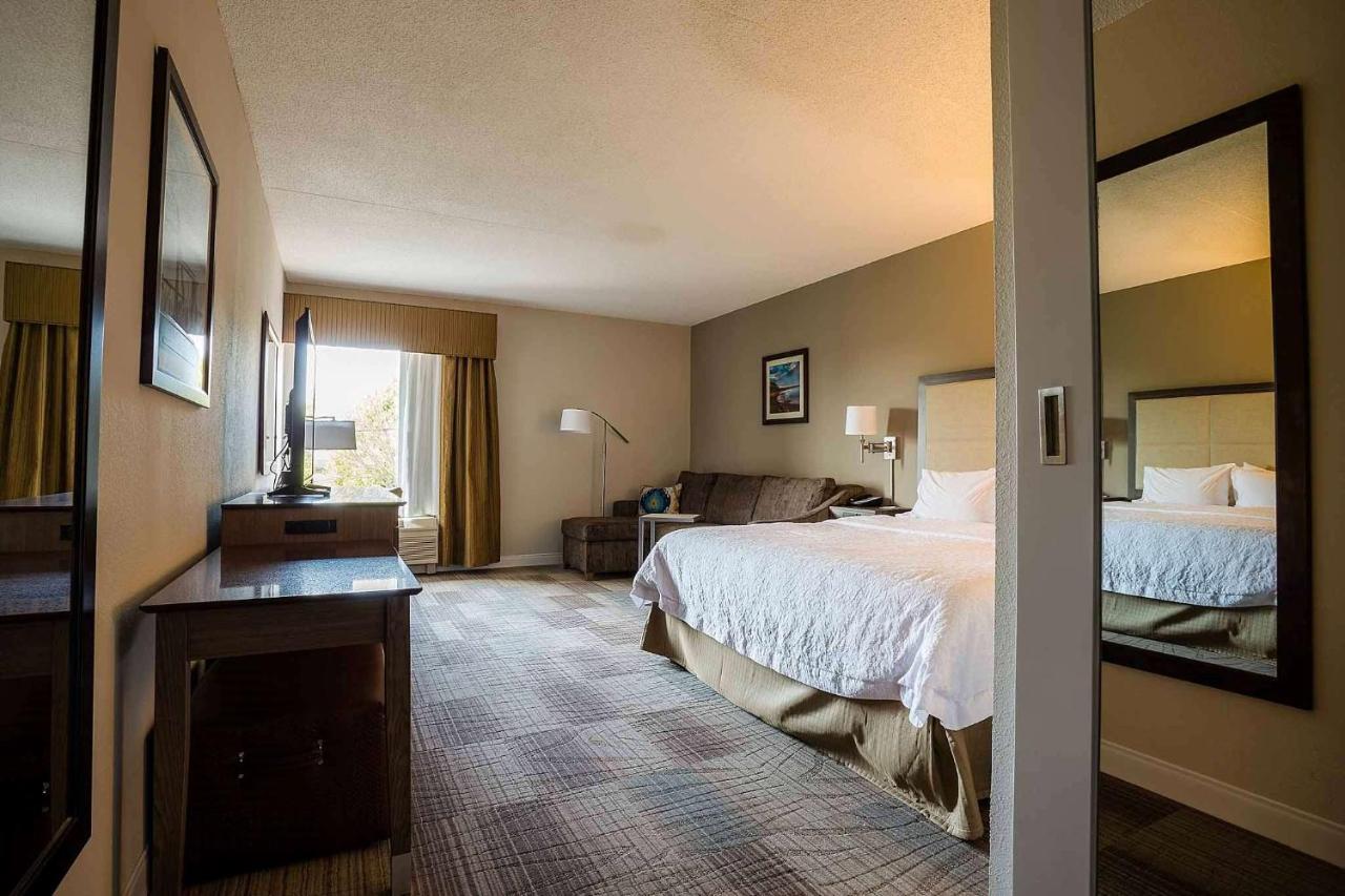 Corner King Room with Sofa Bed at Hampton Inn Somerset