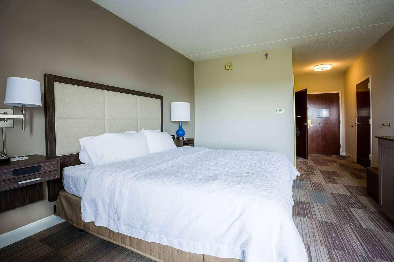 King Room with Tub - Disability Access/Non-Smoking at Hampton Inn Somerset