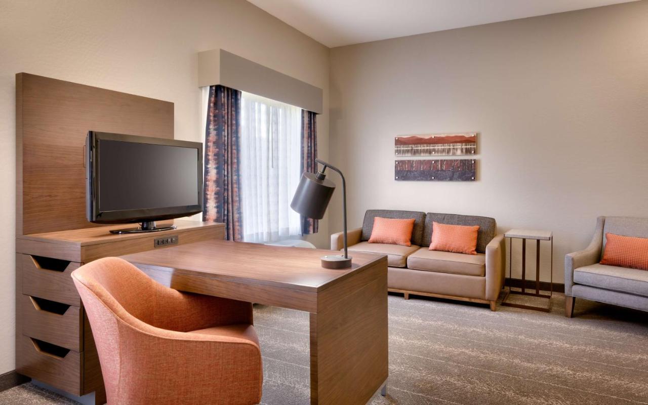 Non-Smoking Queen Studio with Balcony at Hampton Inn & Suites Show Low-Pinetop