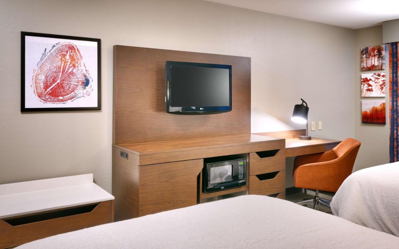 Non-Smoking Queen Room with Scenic View at Hampton Inn & Suites Show Low-Pinetop
