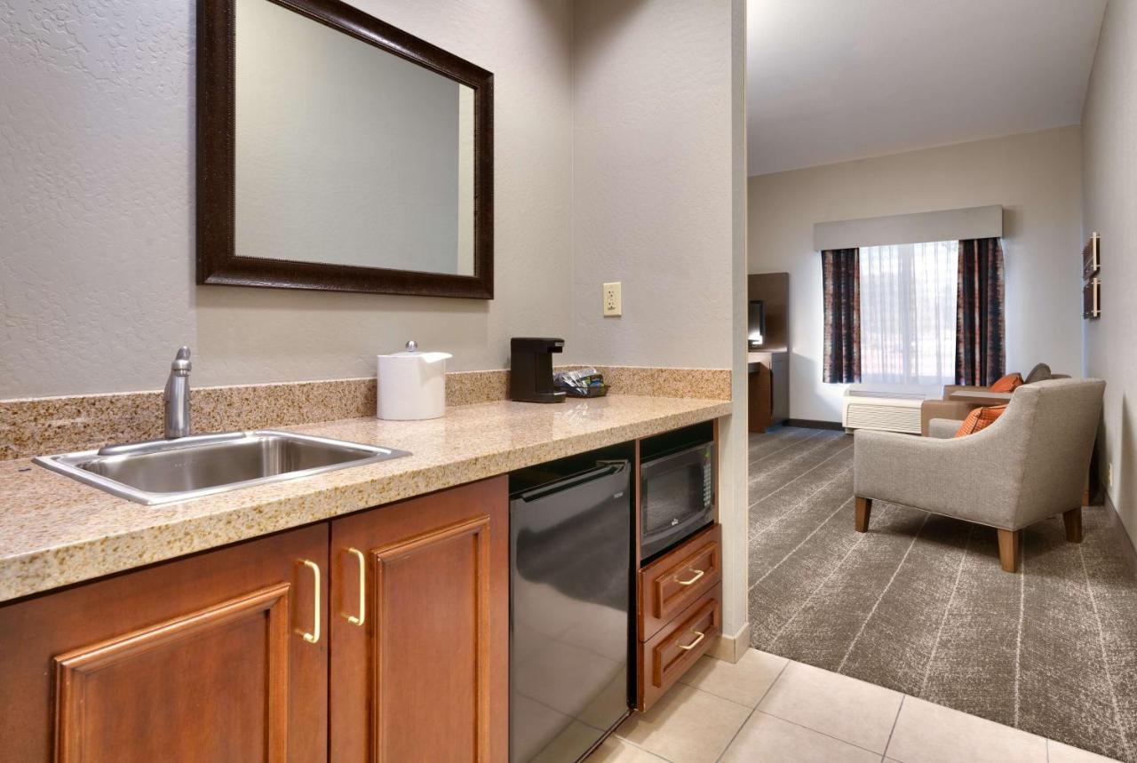 Non-Smoking Queen Studio with Balcony at Hampton Inn & Suites Show Low-Pinetop