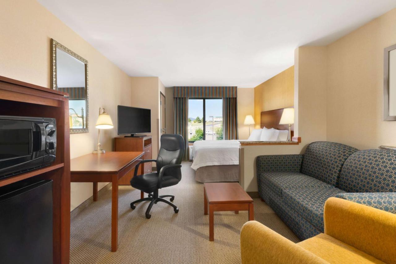 King Room with Sofa Bed at Hampton Inn Spearfish