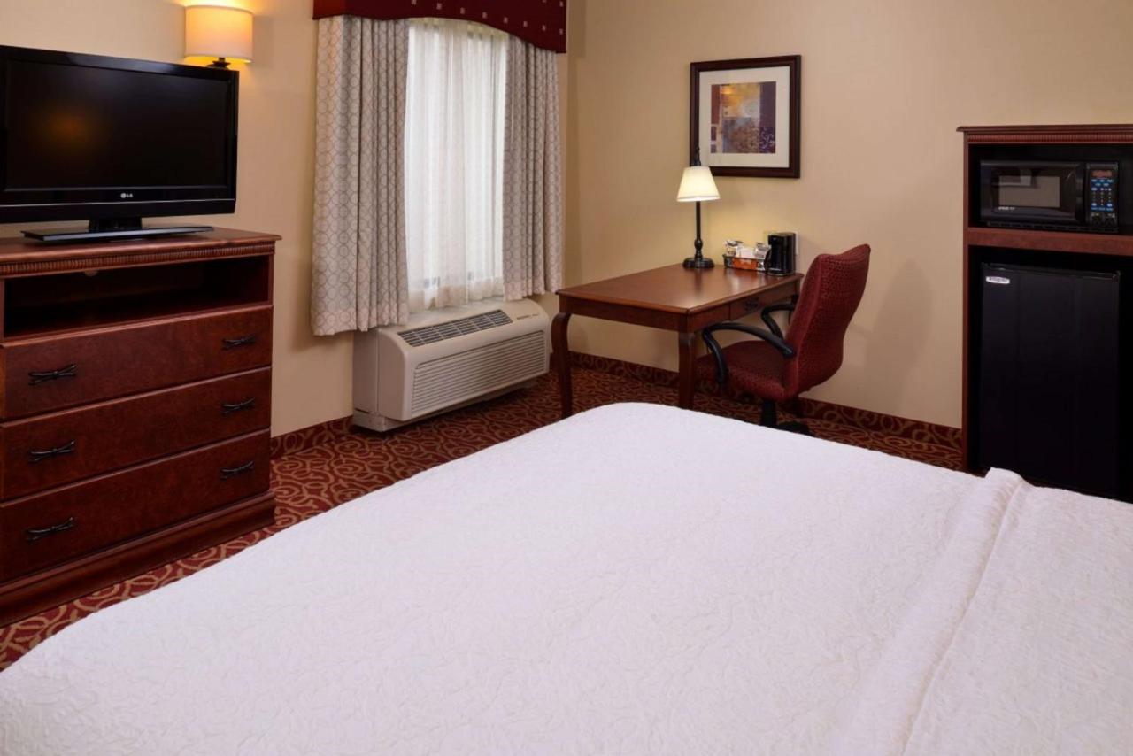 Queen Room - Non-Smoking at Hampton Inn by Hilton Lincoln