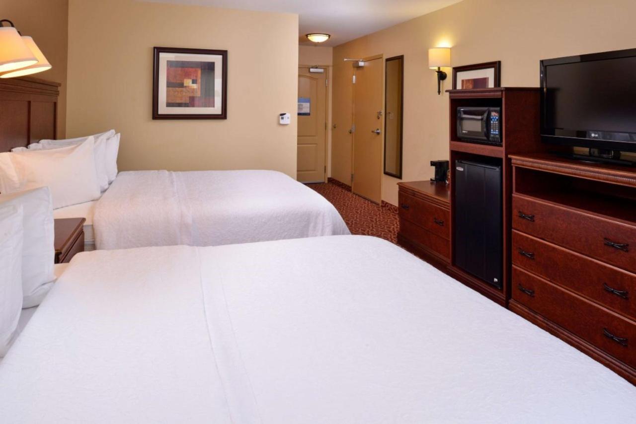 Queen Room with Two Queen Beds - Smoking at Hampton Inn by Hilton Lincoln