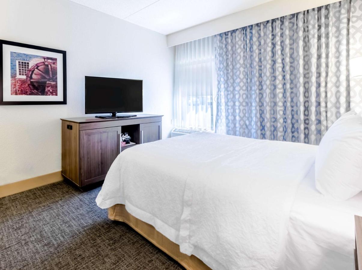 Deluxe Queen Room - Disability/Hearing Access at Hampton Inn St. Charles St. Peters
