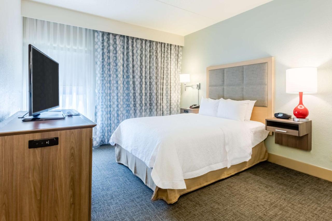Deluxe Queen Room - Disability/Hearing Access at Hampton Inn St. Charles St. Peters