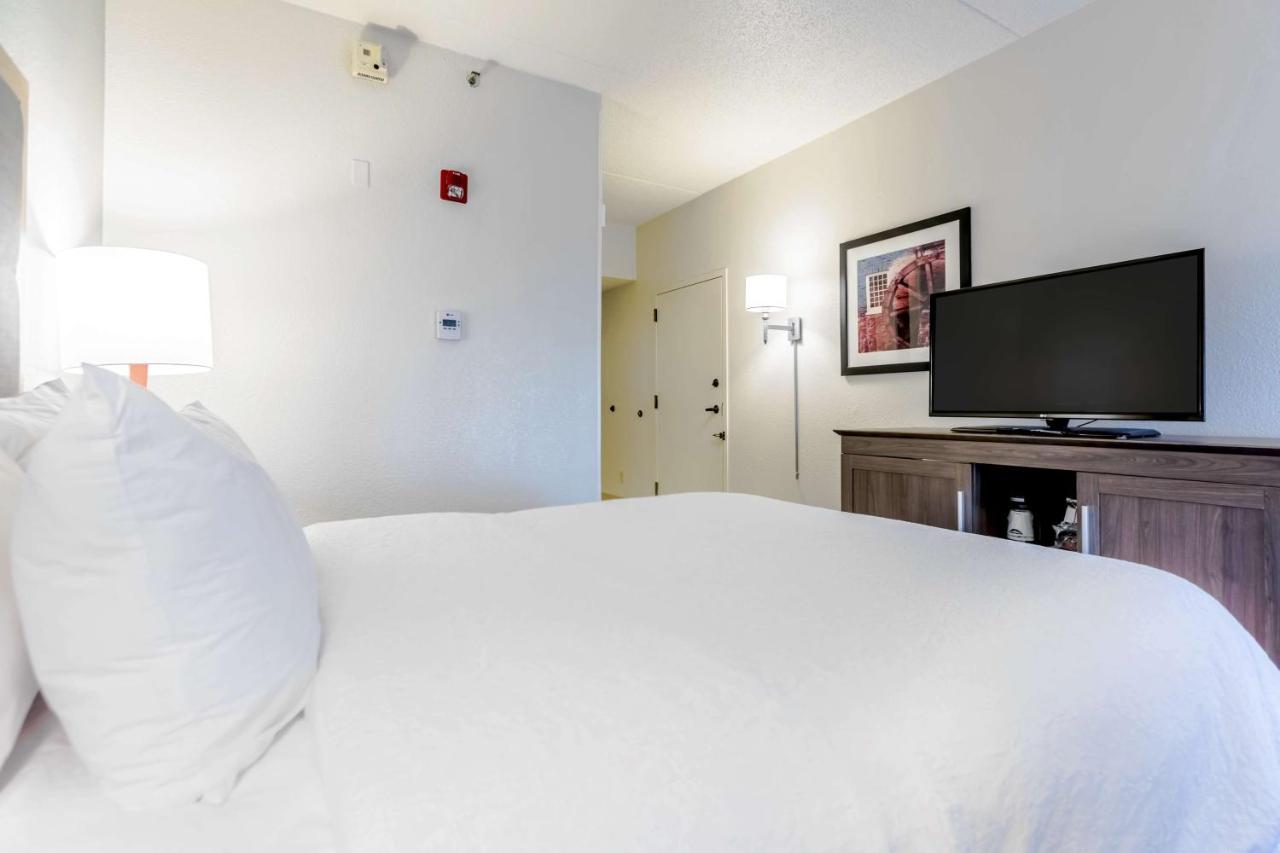Deluxe Queen Room - Disability/Hearing Access at Hampton Inn St. Charles St. Peters