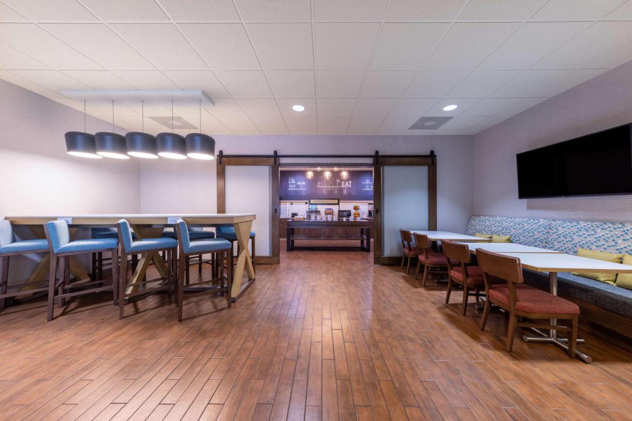 | Hampton Inn Saint Robert