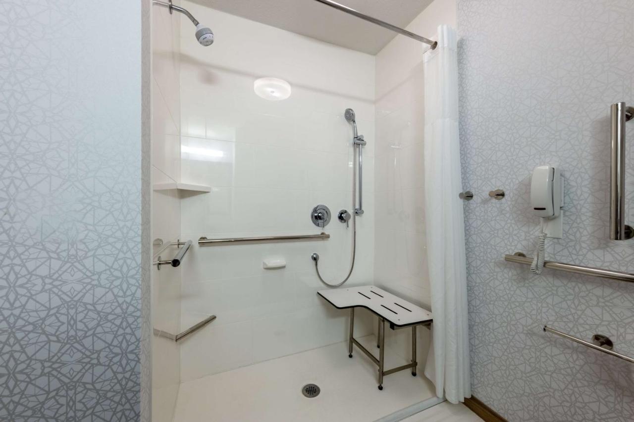 | Hampton Inn Saint Robert