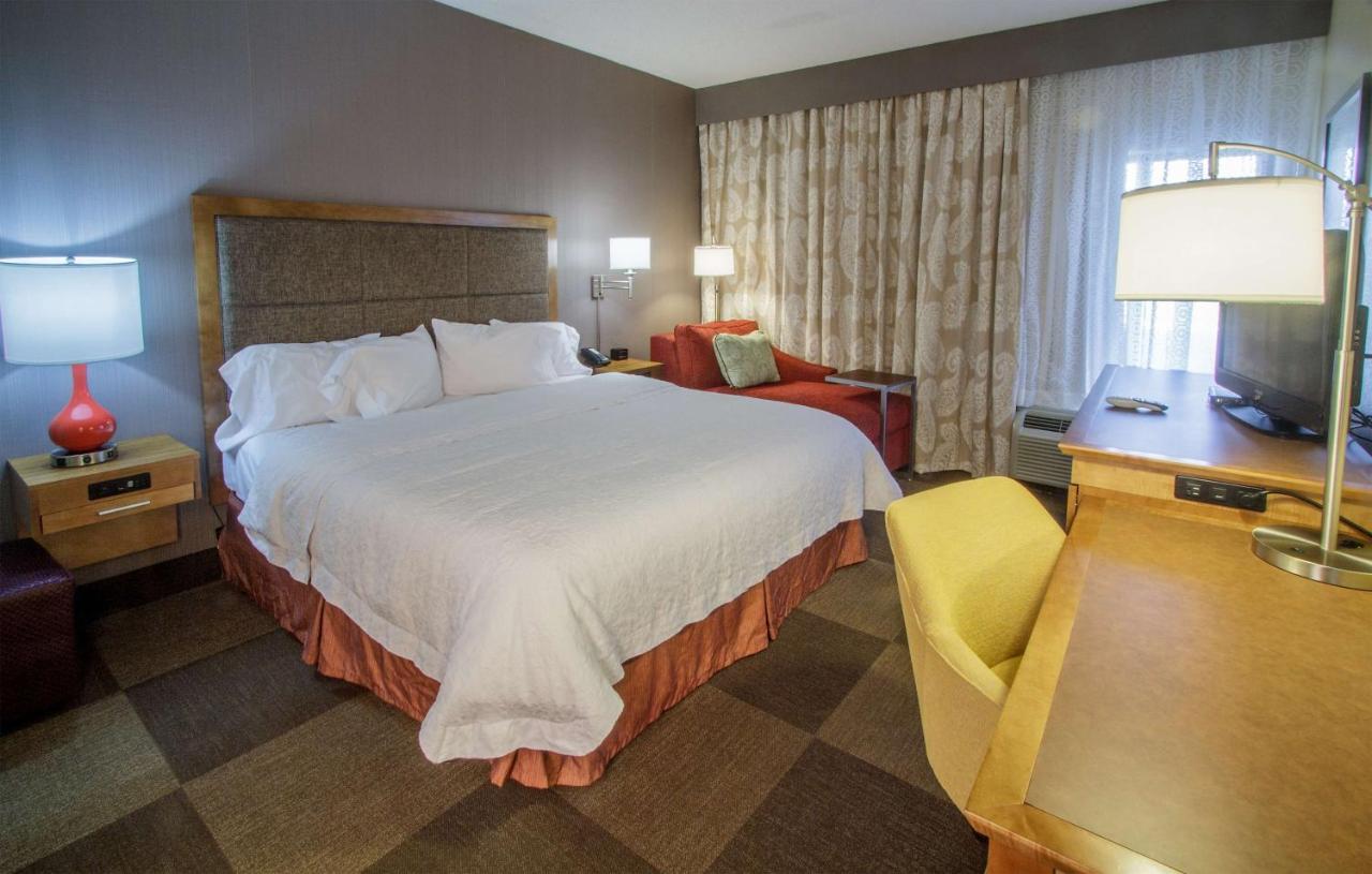 King Room - Disability Access/Non-Smoking at Hampton Inn South Haven