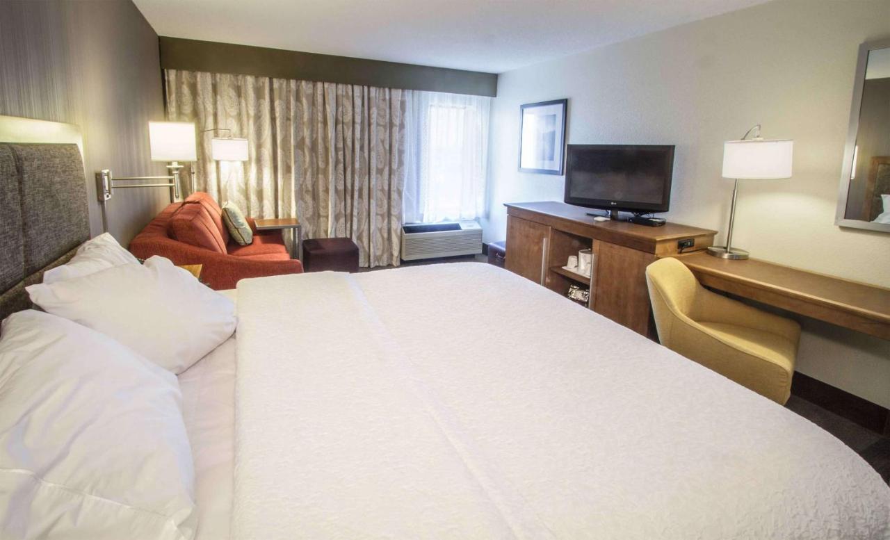 King Room with Sofa Bed at Hampton Inn South Haven