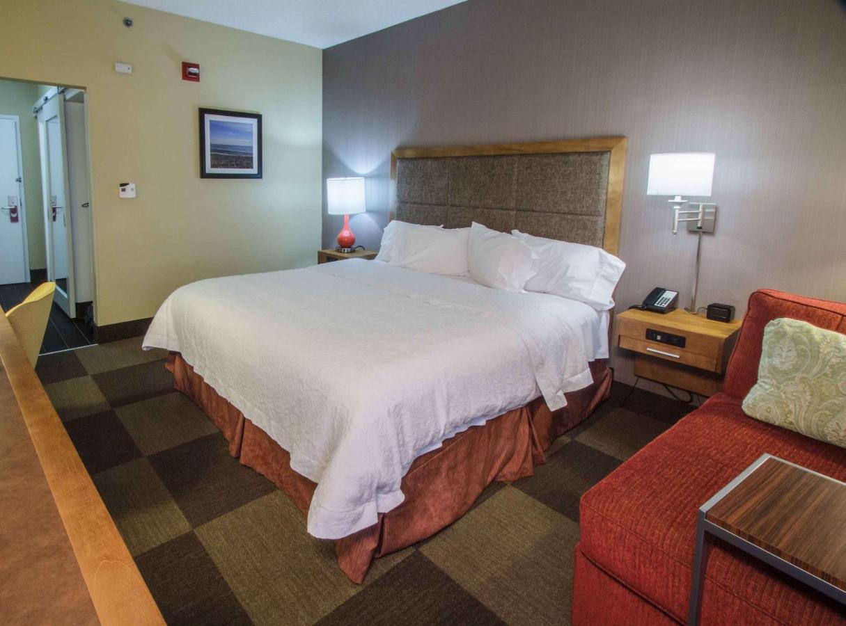King Room - Disability Access/Non-Smoking at Hampton Inn South Haven