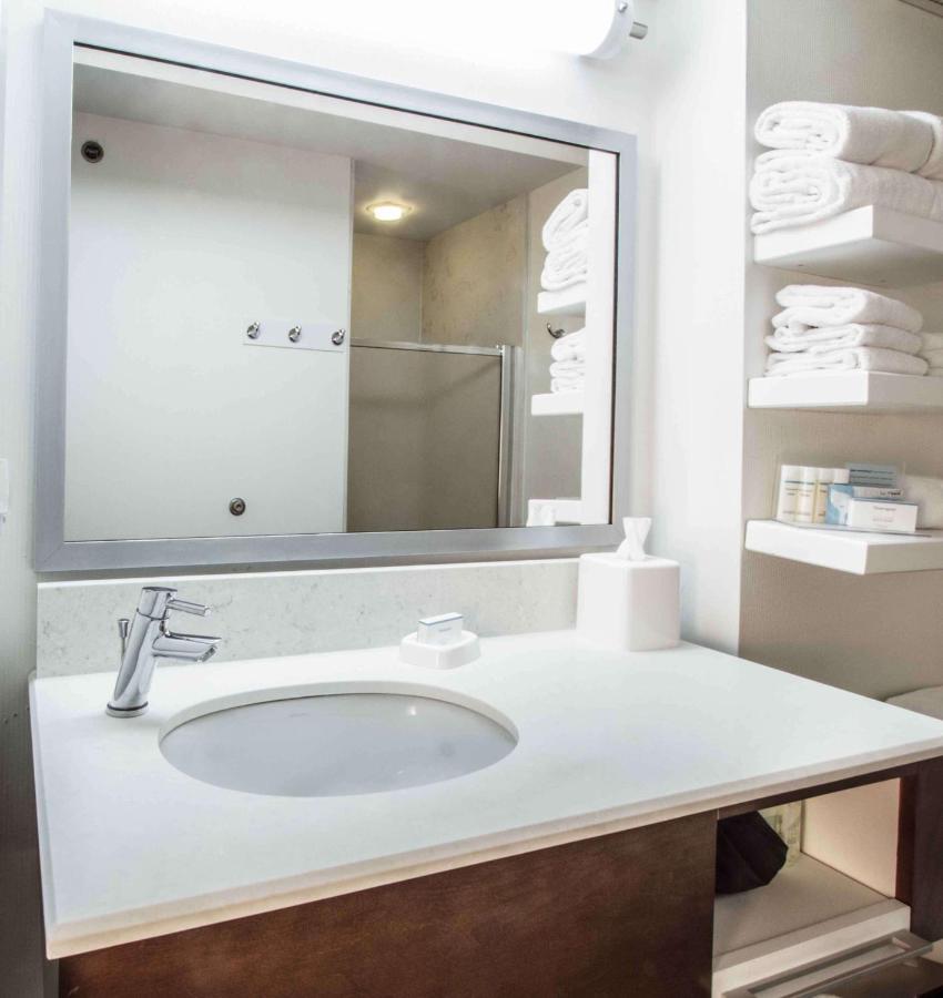 King Room with Spa Bath - Non-Smoking at Hampton Inn South Haven