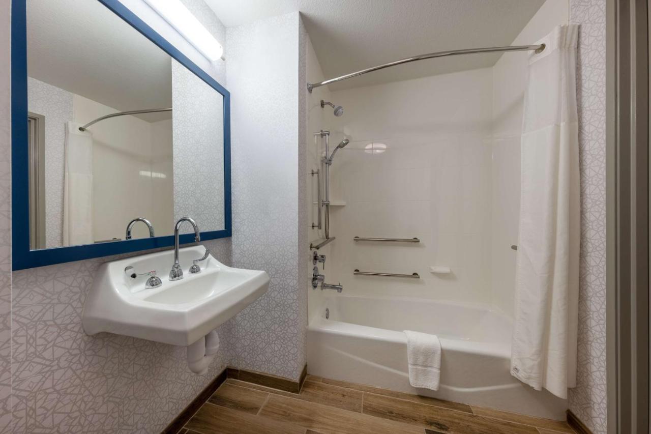 | Hampton Inn Saint Robert
