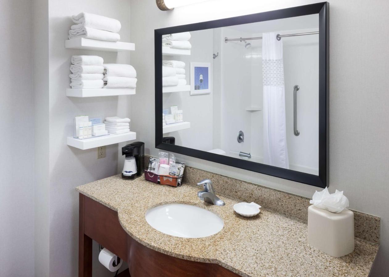 Standard King Room at Hampton Inn & Suites Tulare