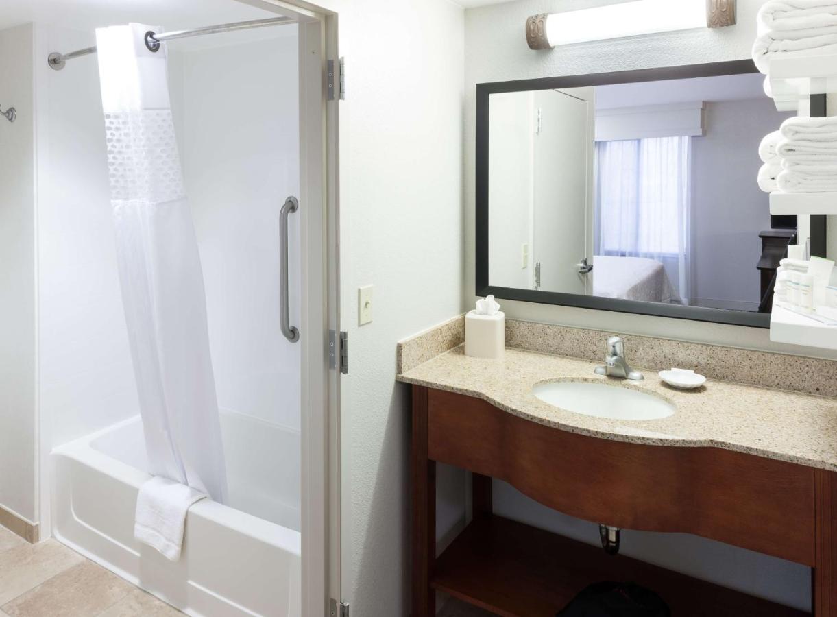 King Studio at Hampton Inn & Suites Tulare