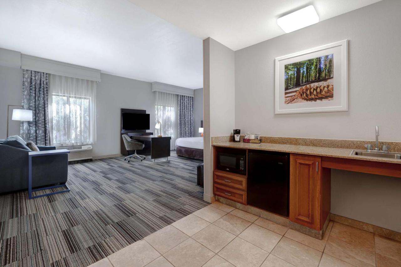 King Studio at Hampton Inn & Suites Tulare