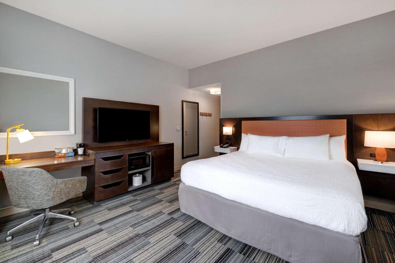 Standard King Room at Hampton Inn & Suites Tulare