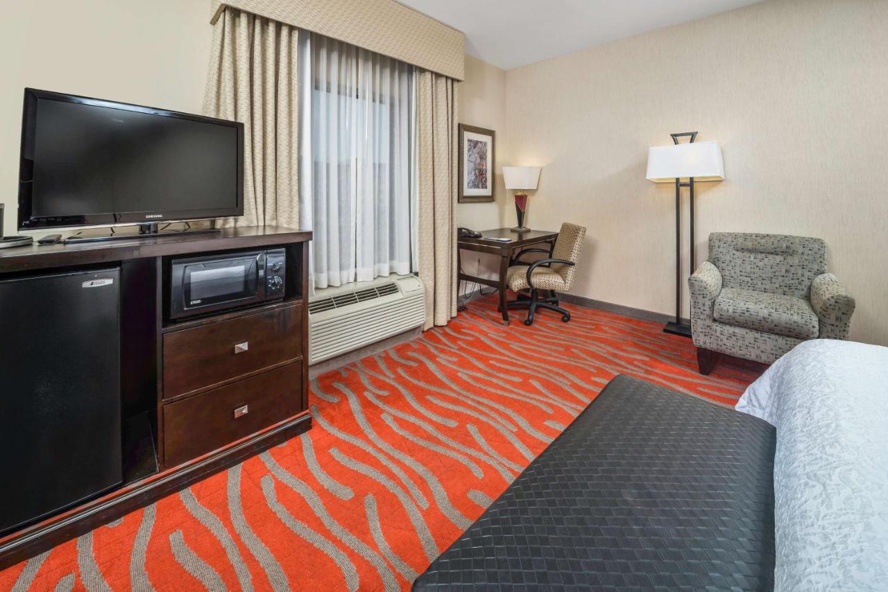 King Room at Hampton Inn & Suites Tulsa/Catoosa