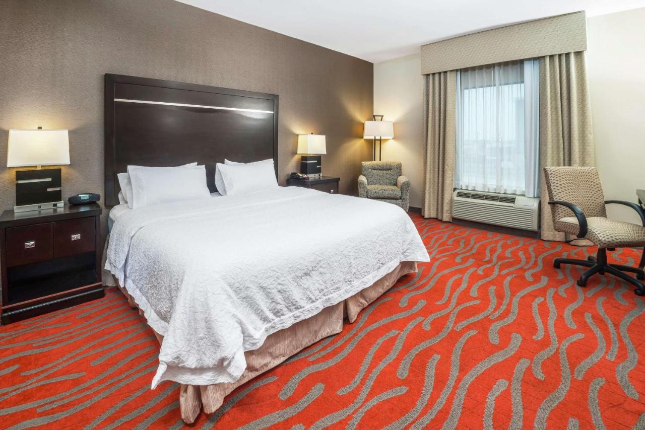 King Study Room with Sofa bed at Hampton Inn & Suites Tulsa/Catoosa